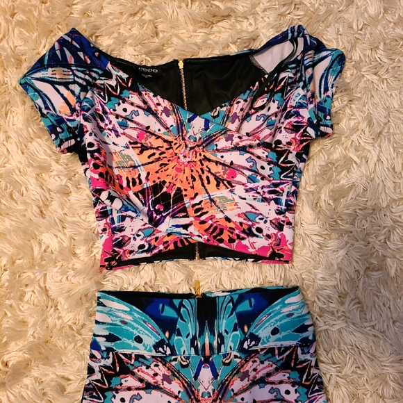 Bebe skirt and matching crop top - Picture 2 of 3